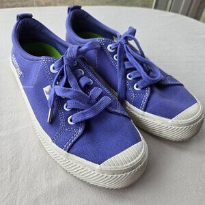 Cariuma Panton Veri Peri Low Canvas sneakers size 8
